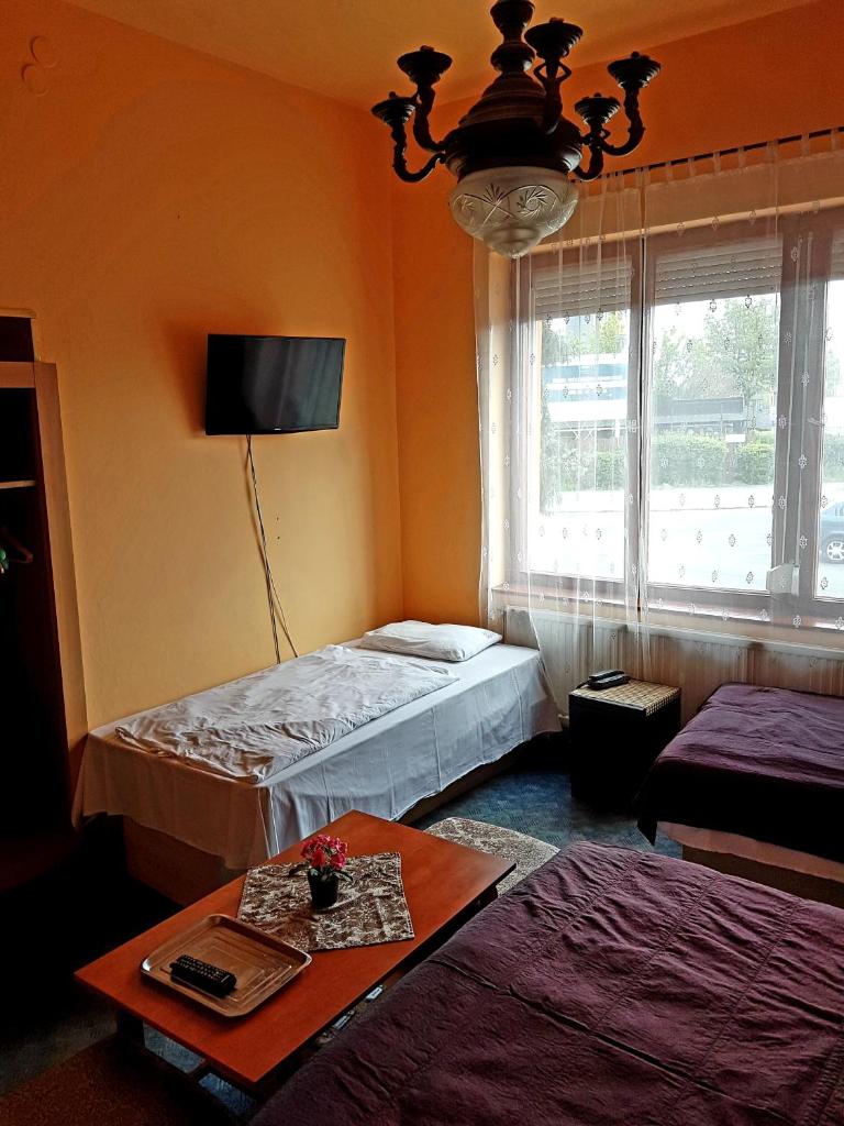 Четырехместный (Четырехместный номер), Attila Hotel