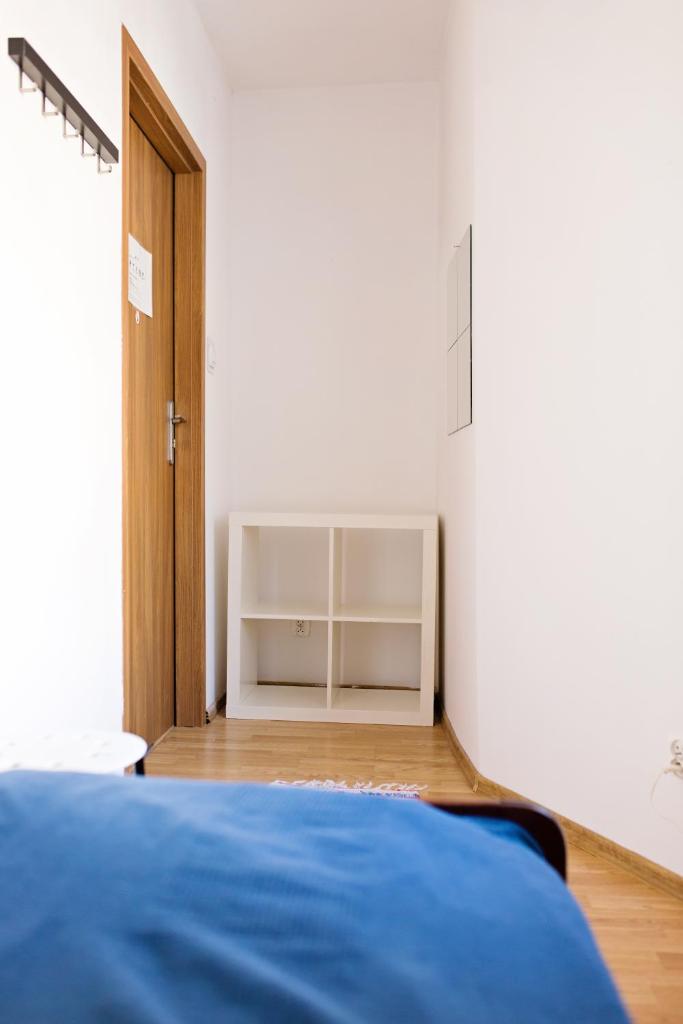 Одноместный (Одноместный номер с общей ванной комнатой), Folk Hostel
