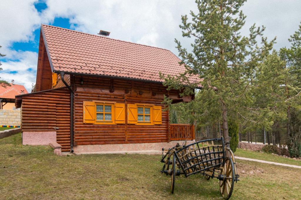 Rajska koliba photo 2