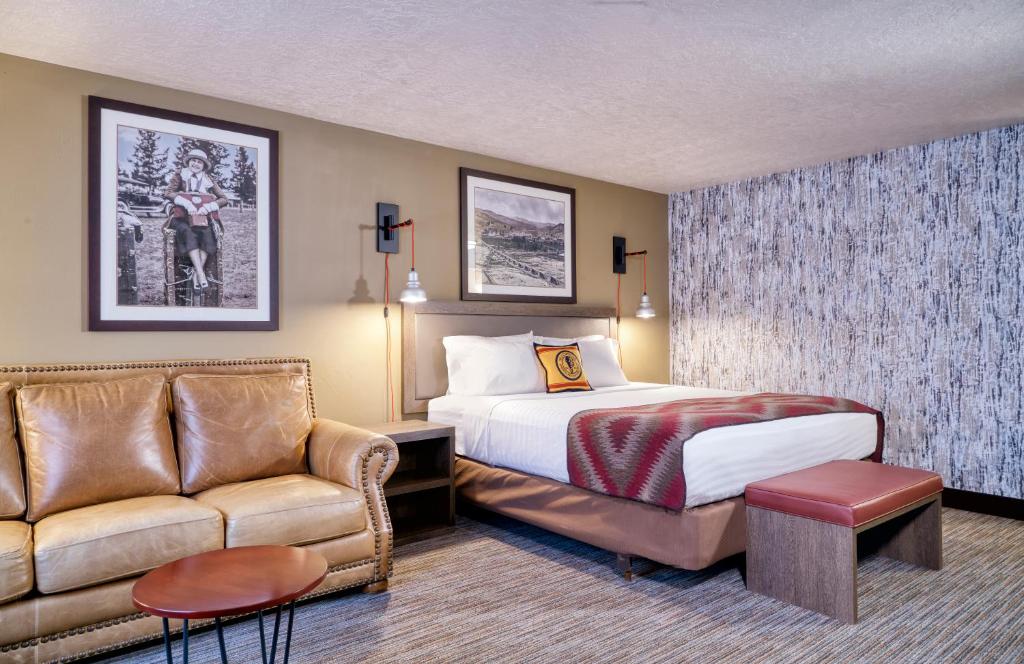 Yellowstone Park Hotel image