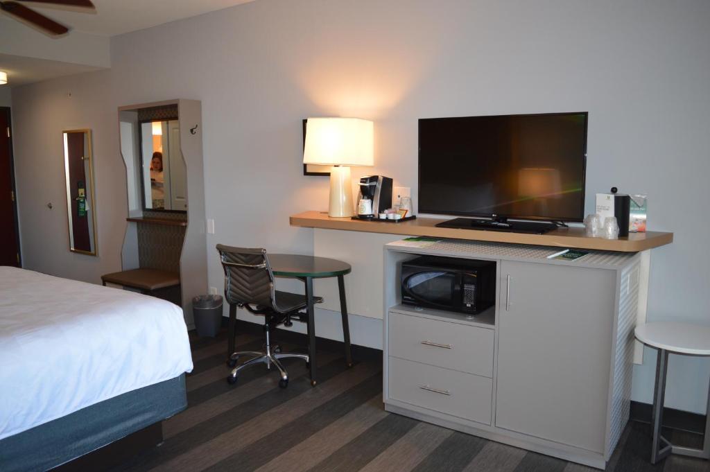Holiday Inn Odessa, an IHG Hotel photo 2