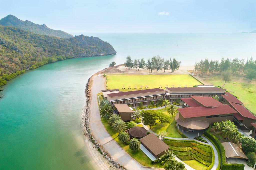 La Isla Pranburi Beach Resort photo 1