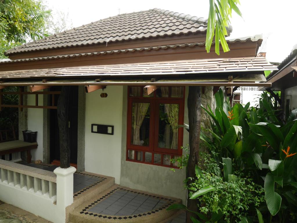 Bangtao Beach Chalet Resort