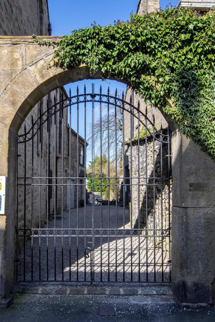 Linton Court Coach House - Tap to explore photos