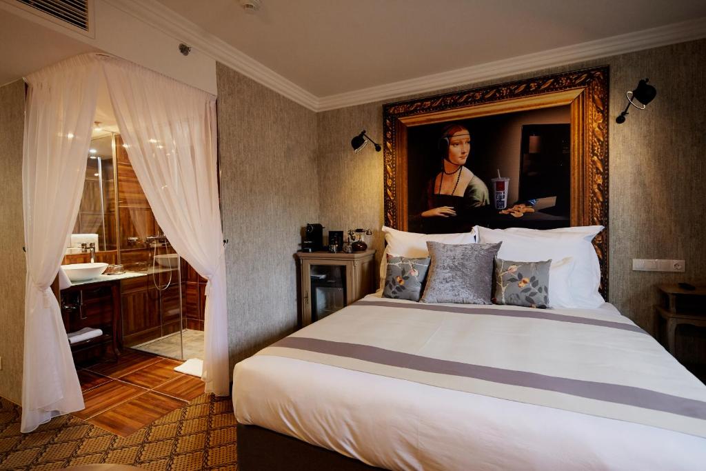 Двухместный (Улучшенный номер с кроватью размера «king-size»), Mystery Hotel Budapest
