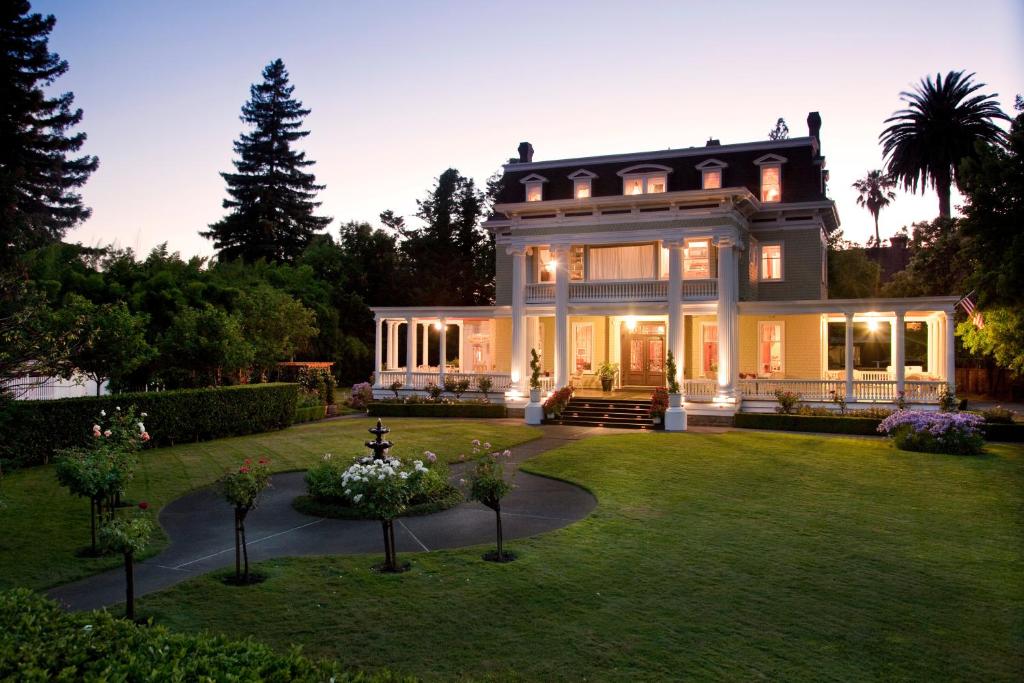 Churchill Manor B&B image