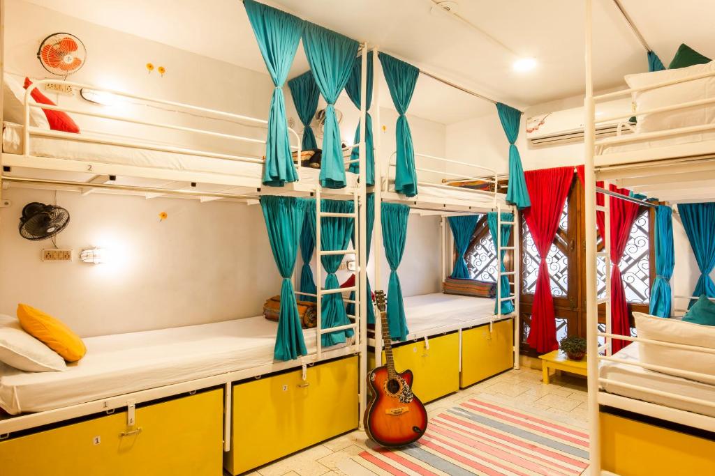Номер (Кровать в общем 8-местном номере для мужчин и женщин), goStops Varanasi (Stops Hostel Varanasi)