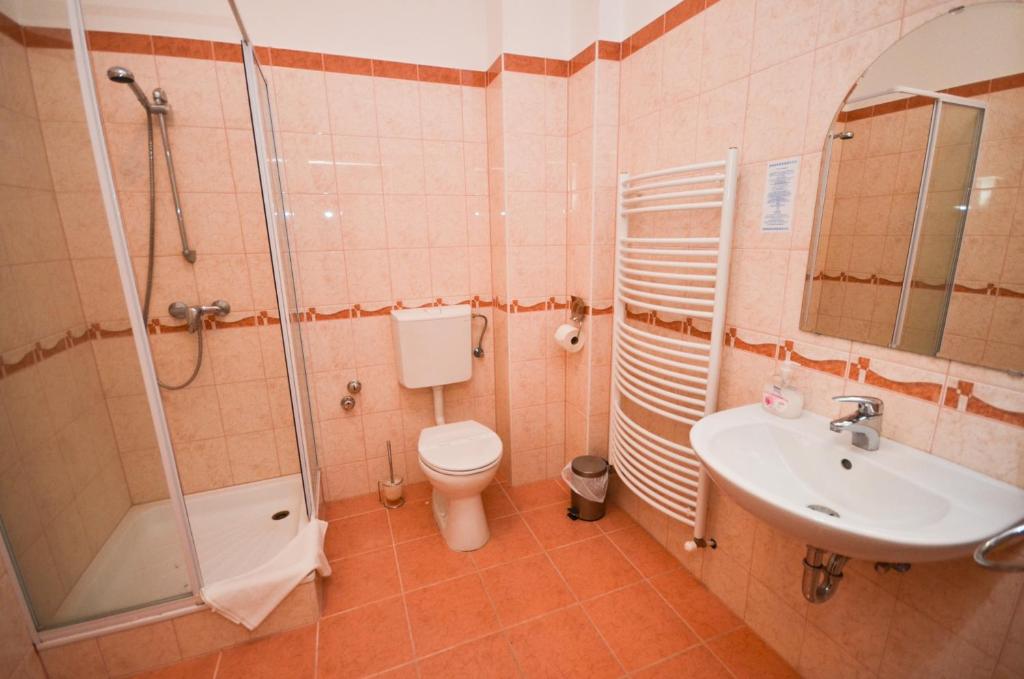 Трехместный (Трехместный номер), Broadway City Panzió