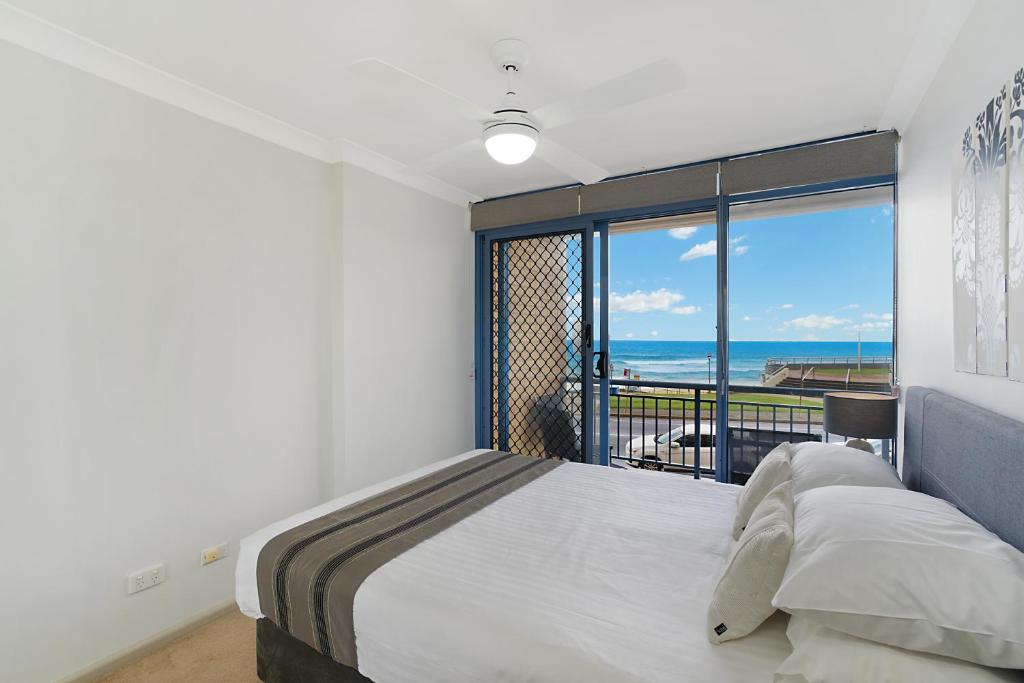 Newcastle Short Stay Accommodation - Sandbar Newcastle Beach photo 4