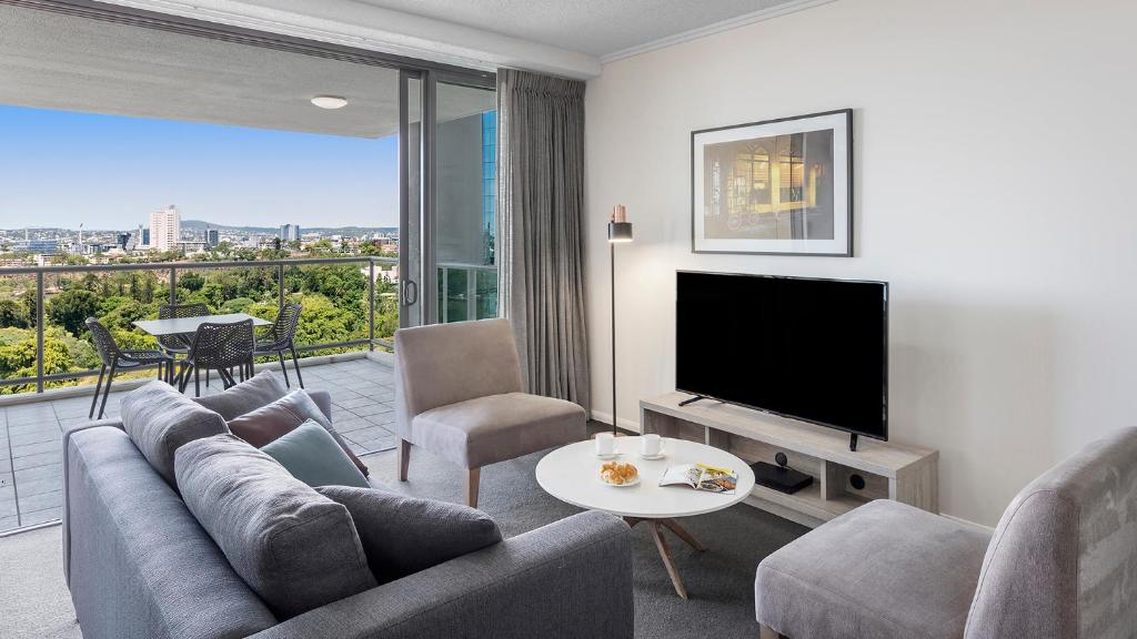 Oaks Brisbane on Margaret Suites - Tap to explore photos