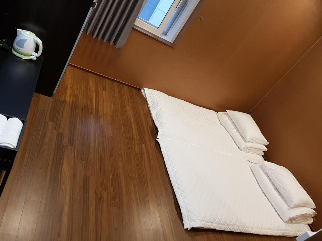 Двухместный (Двухместный номер Делюкс с 2 отдельными кроватями), Soo Song Guest House