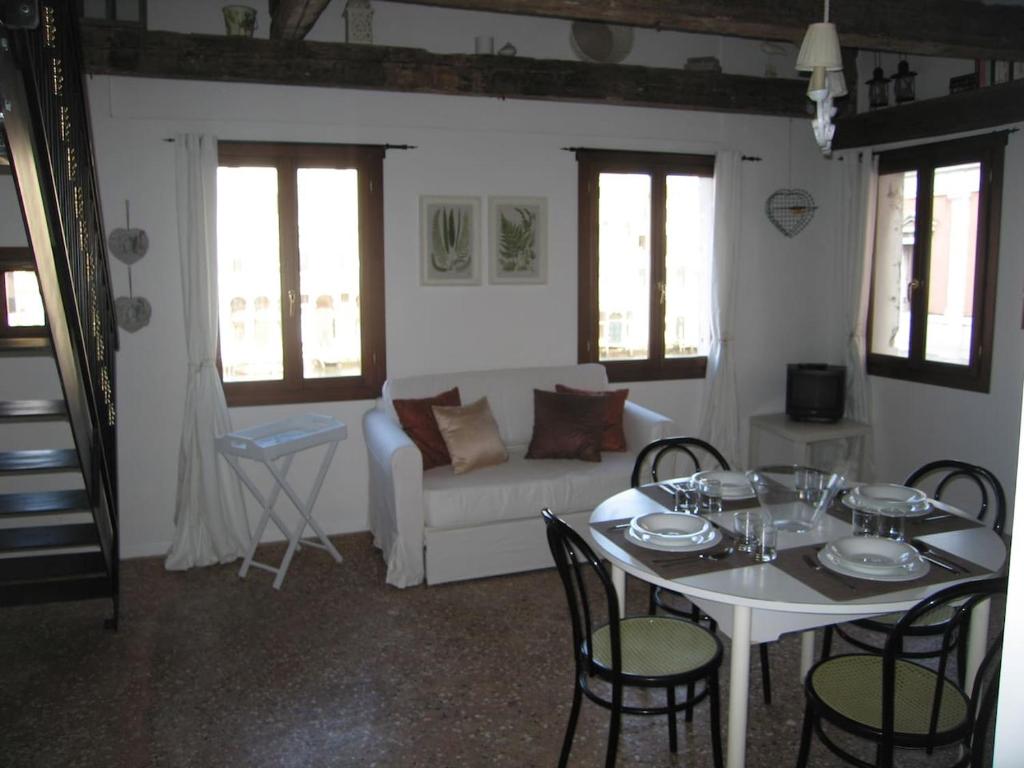 LOFT OVERLOOKING THE GRAND CANAL photo 4