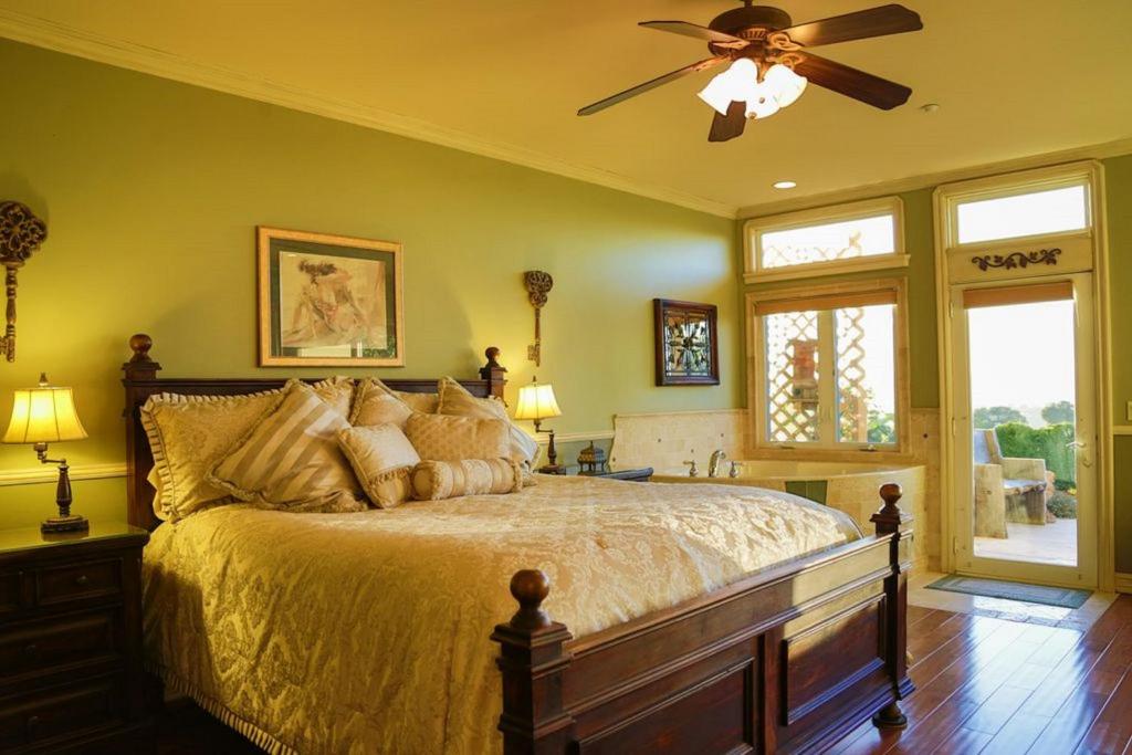 High Ridge Manor photo 4