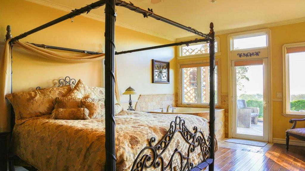 High Ridge Manor photo 3