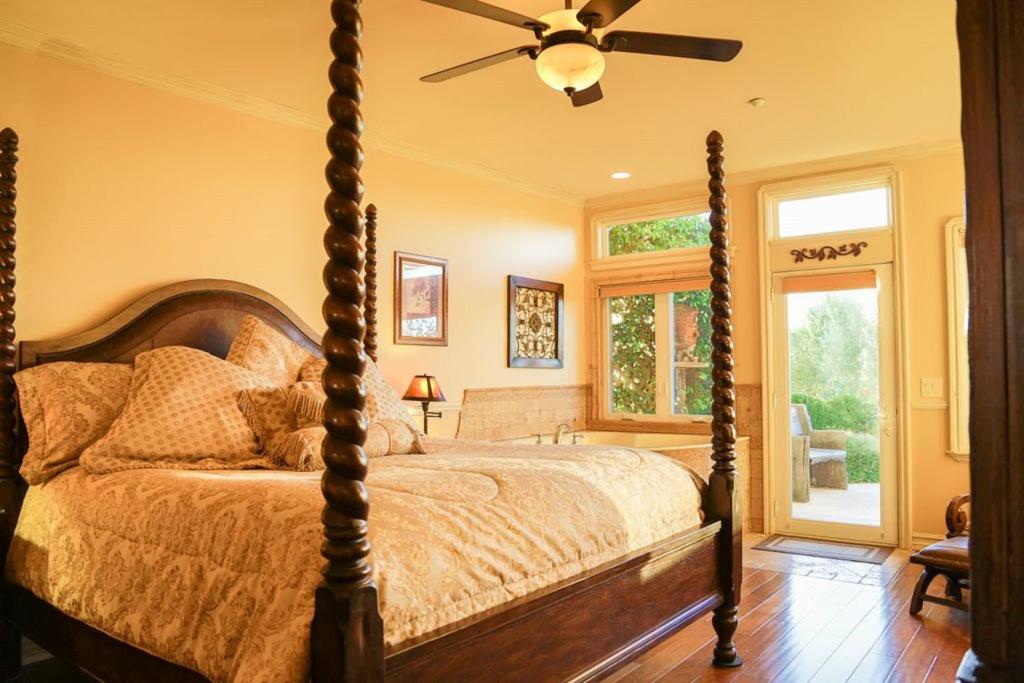 High Ridge Manor photo 2