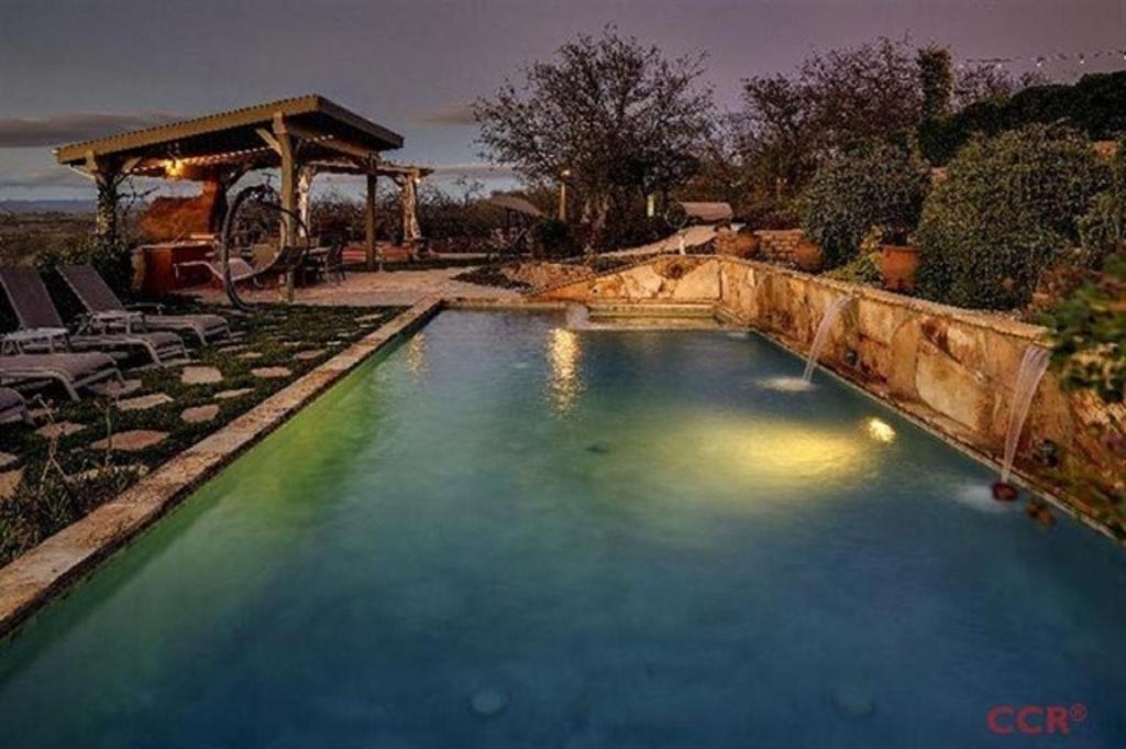High Ridge Manor photo 1
