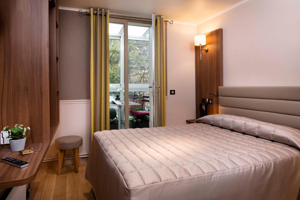 Двухместный (Улучшенный двухместный номер с 1 кроватью), Hôtel Tour Eiffel