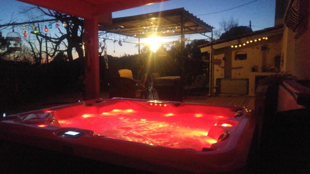 gite LAPAZ/jacuzzi privé/piscine photo 4