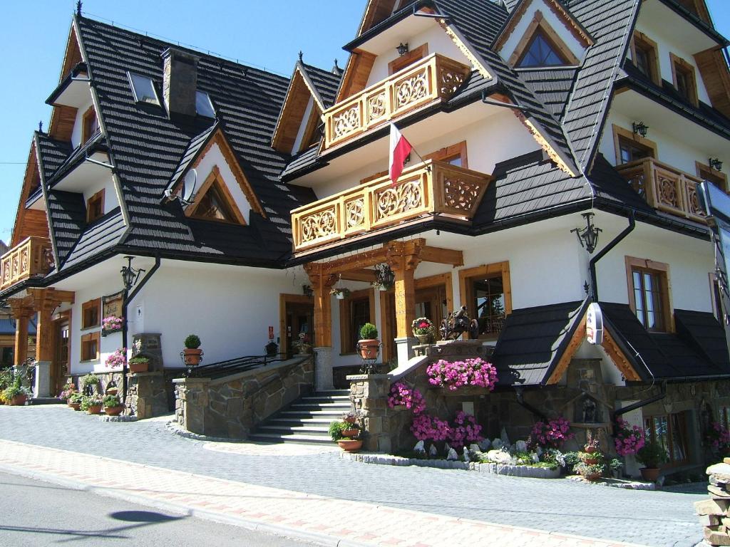 Pensjonat & Restauracja-Pizzeria Zbójecki Dwór - obok stoku narciarskiego, 15 minut pieszo do term photo 2