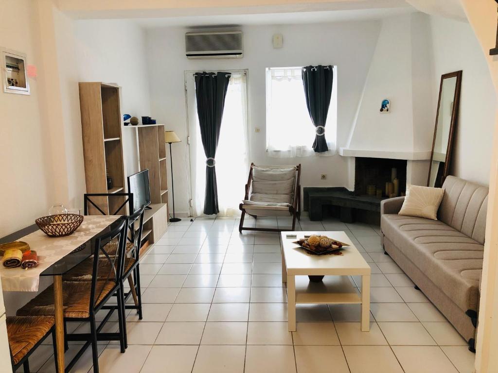 Seafront Maisonette in Fourka photo 1