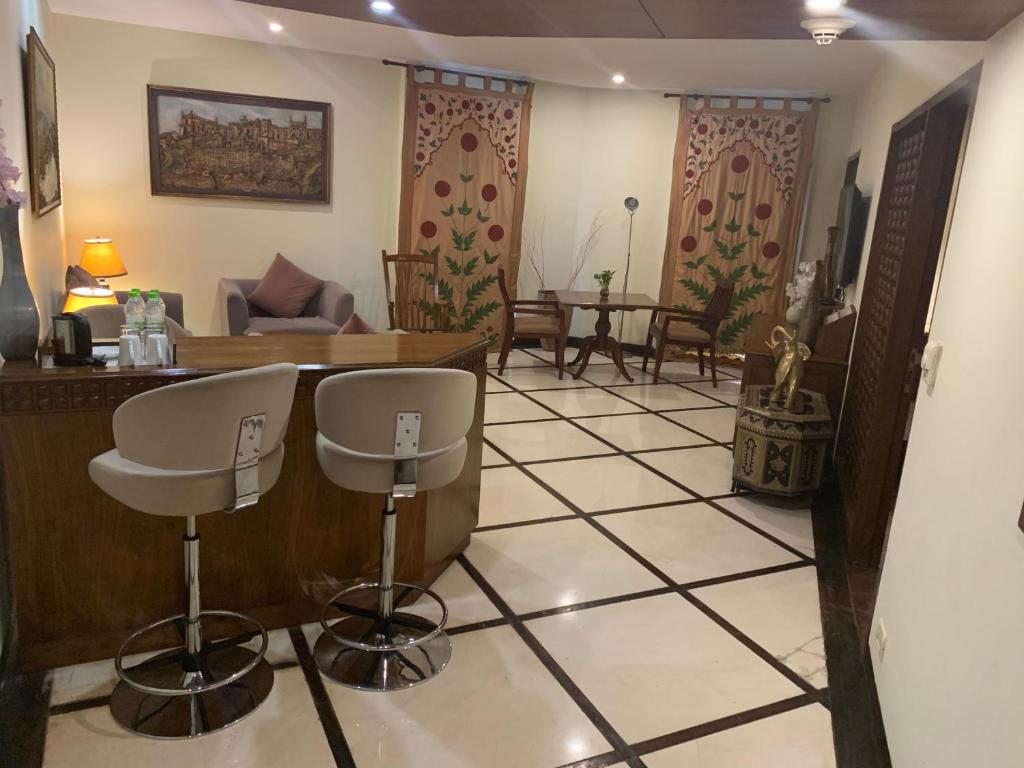 Двухместный (Luxury Suite with 24 Hours Check-in & Check out), The Manohar Hyderabad