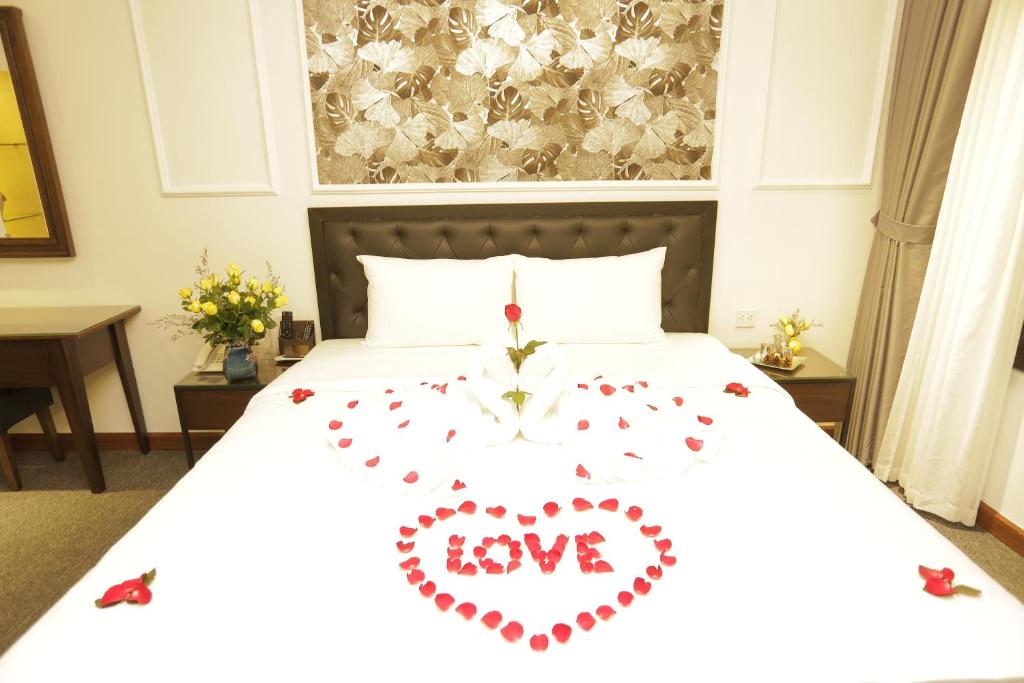 Двухместный (Улучшенный двухместный номер с 1 кроватью), Adeline Hotel Hanoi