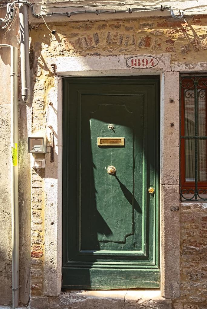 Palazzetto Canossa - Tap to explore photos