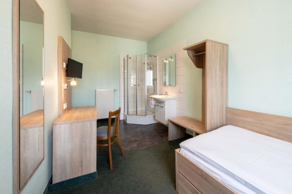 Одноместный (Single Room with Shower without WC), City Hotel Mozart