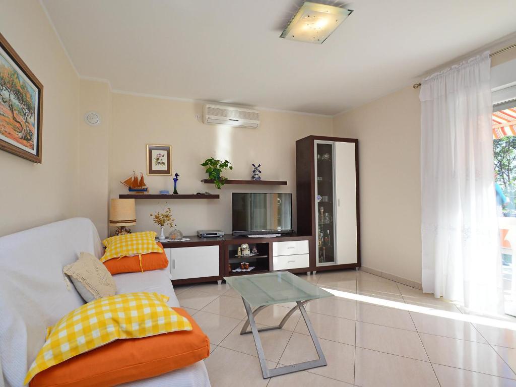 Holiday Home Lory by Interhome photo 1