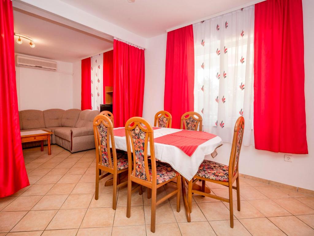 Apartment Hilde Red-1 by Interhome photo 3