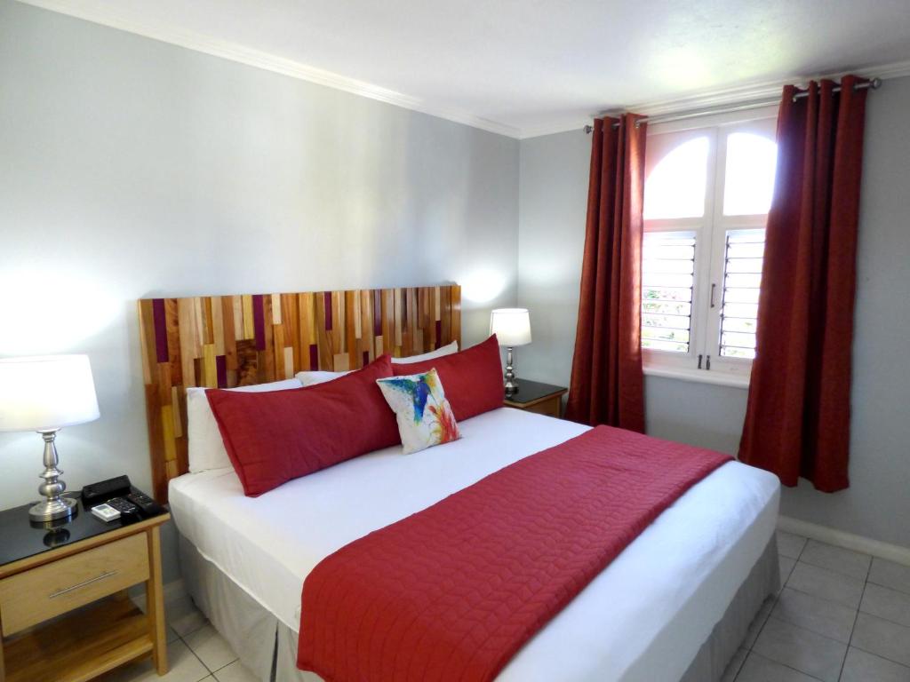 Beach One Bedroom Suite A17 photo 2