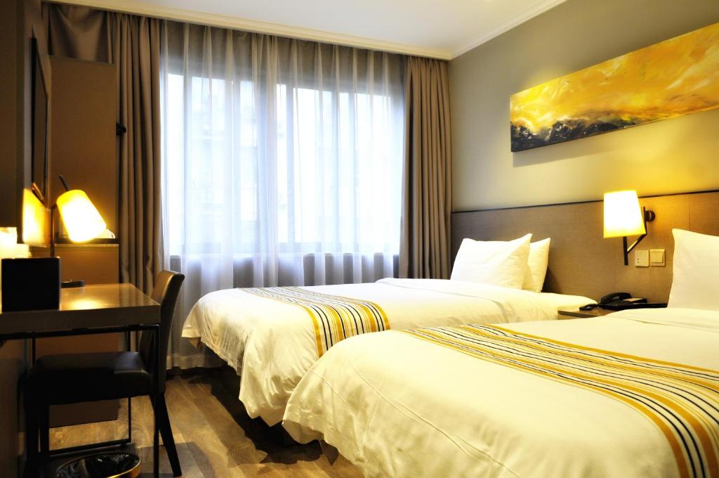 Семейный (Семейный номер на выбор гостей), Home Inn Plus Shanghai Huaihai Road Sinan Road