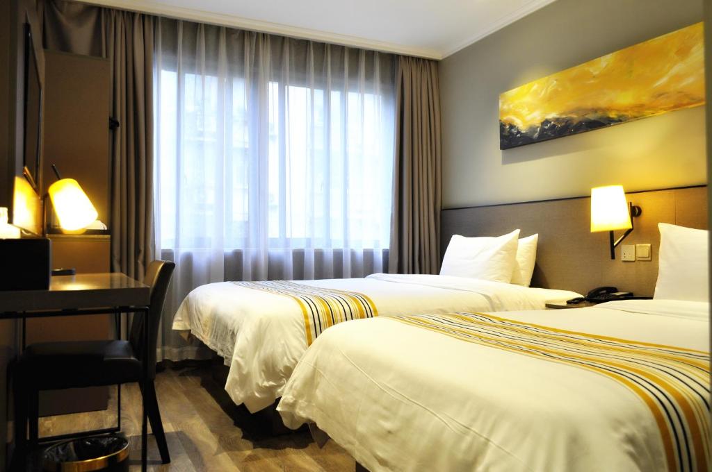 Семейный (Семейный номер на выбор гостей), Home Inn Plus Shanghai Huaihai Road Sinan Road