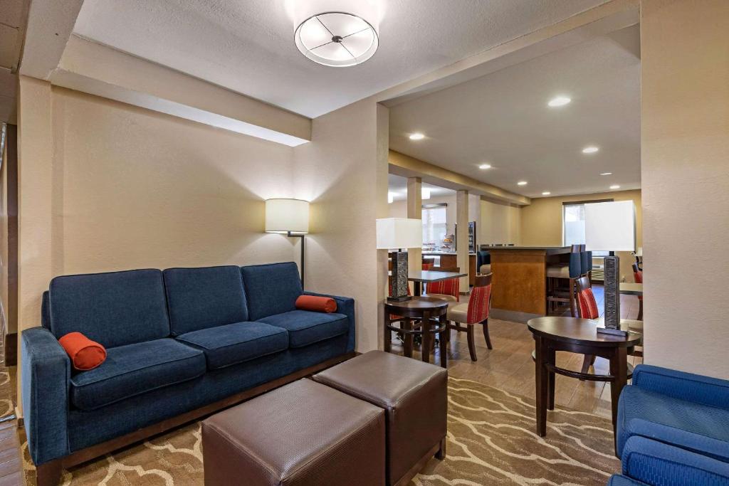 Comfort Inn N Myrtle Beach Barefoot Landing photo 2