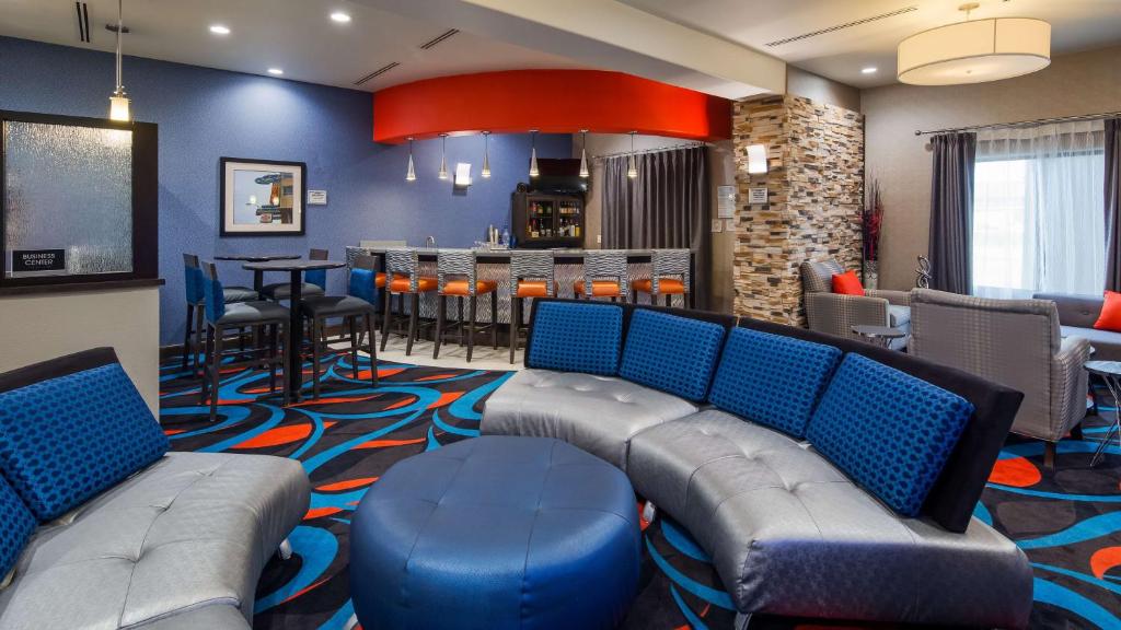 Best Western Plus Ardmore Inn & Suites photo 2