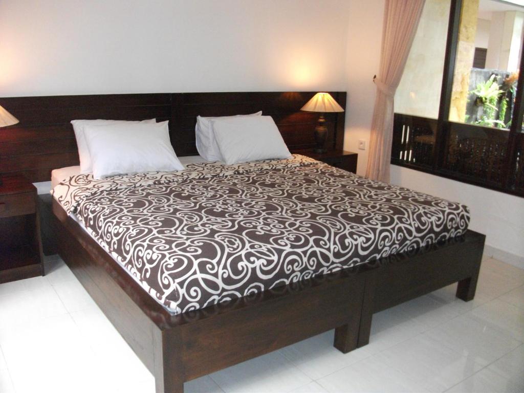 Двухместный (Улучшенный двухместный номер с 1 кроватью или 2 отдельными кроватями и вентилятором), Gerhana Sari 2 Bungalows