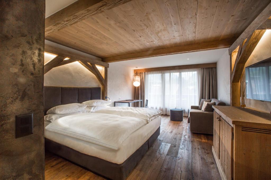 Bernerhof Swiss Quality Hotel Gstaad photo 2