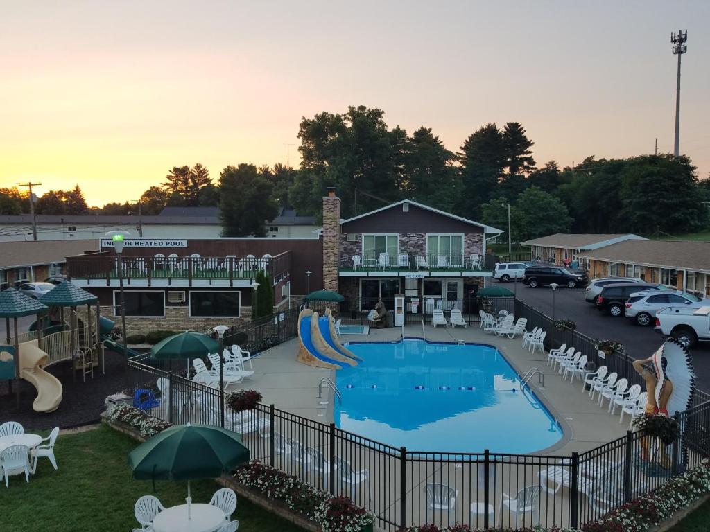 Black Hawk Motel and Suites image