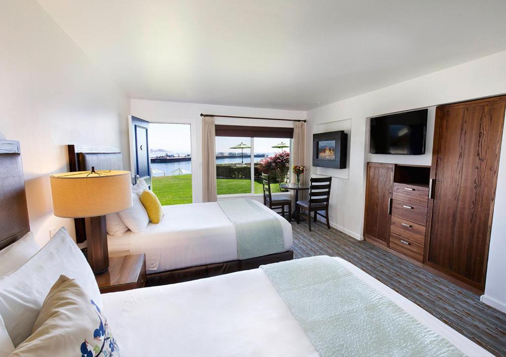 Sea & Sand Inn image