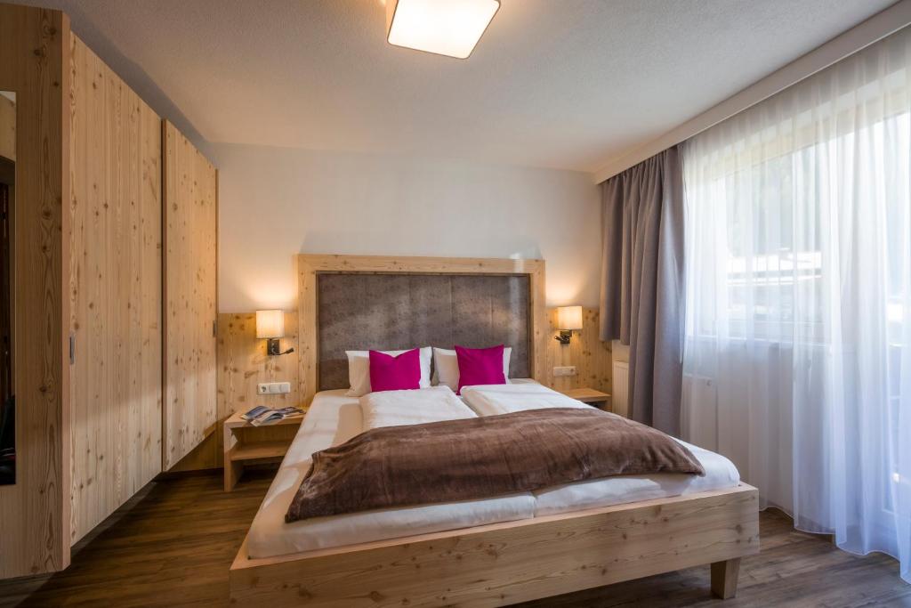 Двухместный (Двухместный номер Делюкс с 1 кроватью и душем), Hotel Maximilian