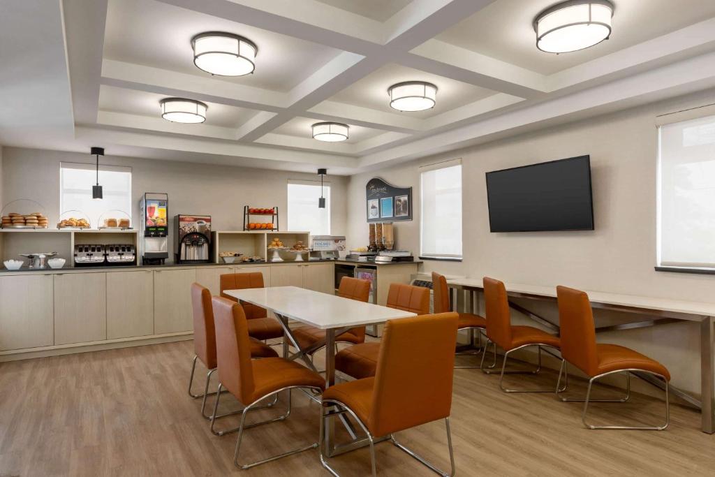 Days Inn by Wyndham Toronto West Mississauga photo 3