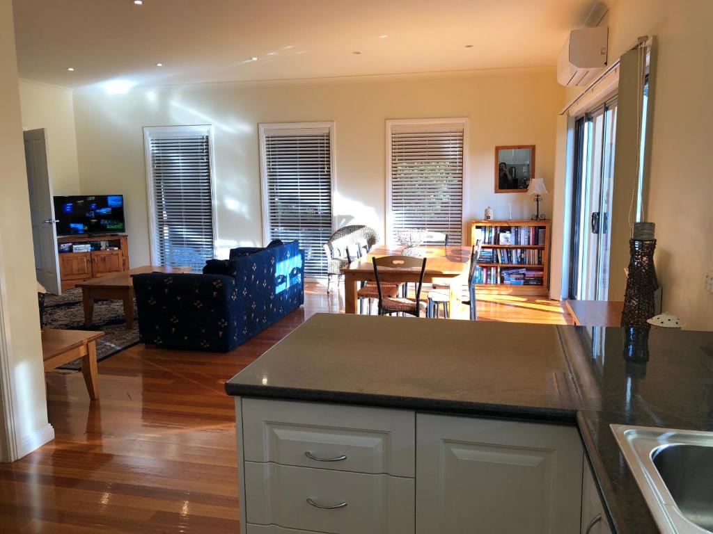 Seagrape Cottage photo 4