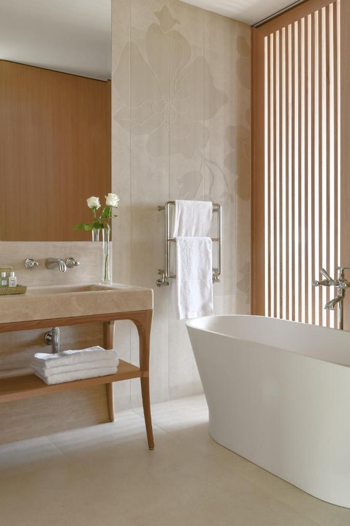 Royal Champagne Hotel & Spa photo 2