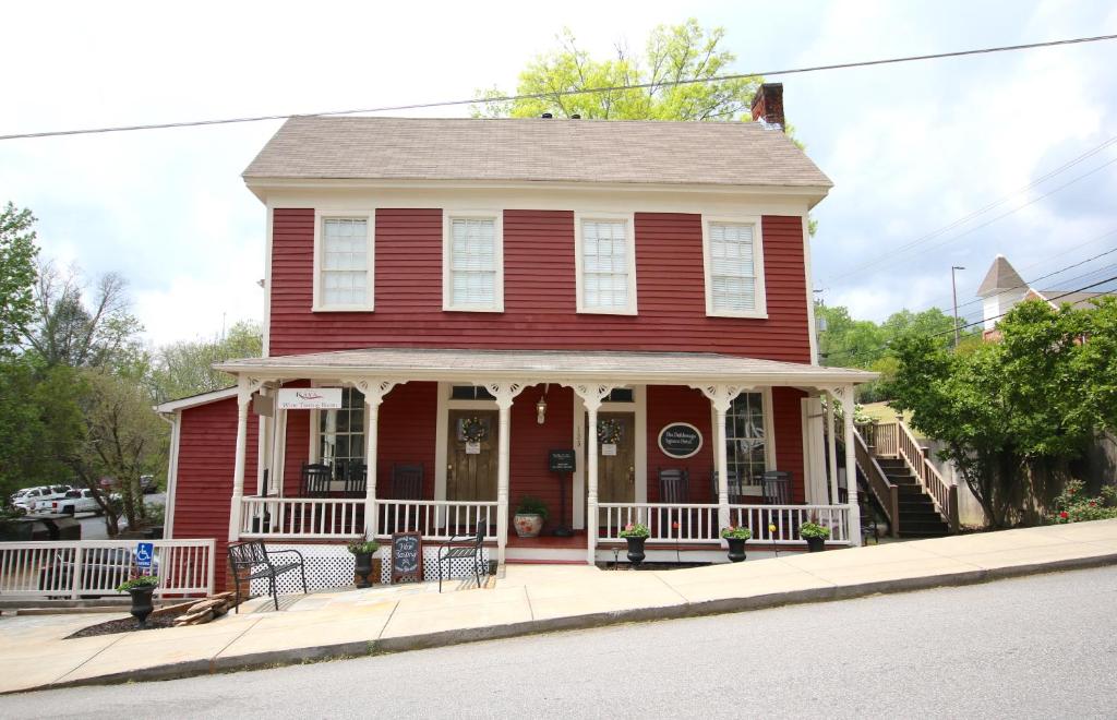 The Dahlonega Square Hotel & Villlas image