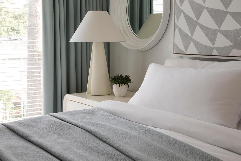Двухместный (Classic King, Guest room, 1 King, Courtyard view), Avalon Hotel Beverly Hills, a Member of Design Hotels
