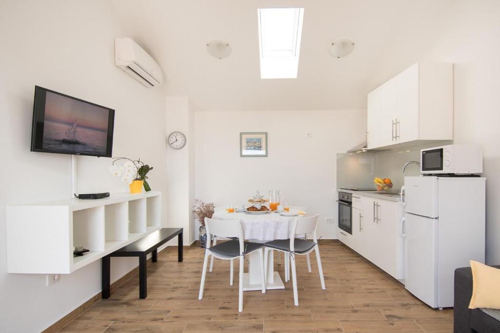 Apartment Bruneta 1 with Sea View photo 3