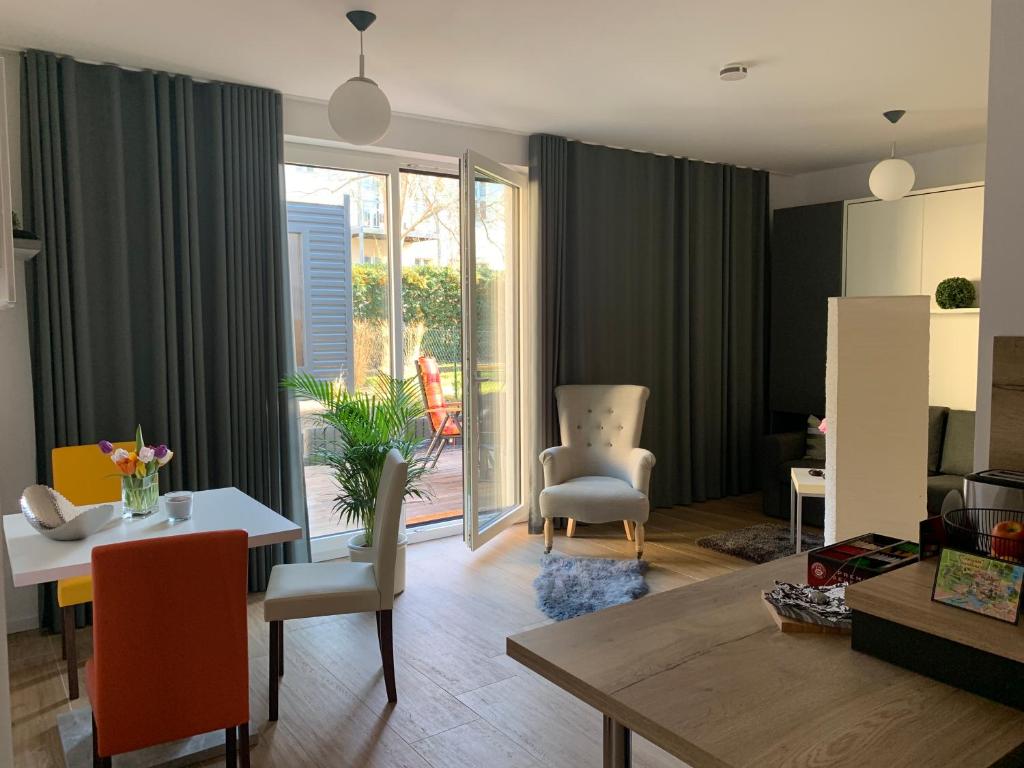 Townhouse Apartment Potsdam - Tap to explore photos