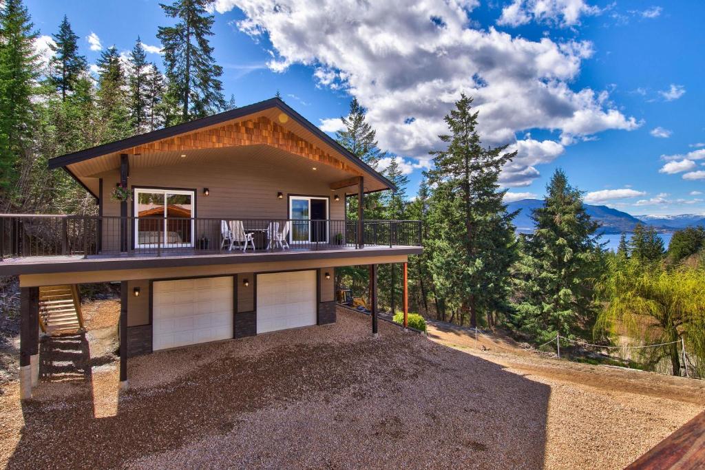 Semi-Lakefront Luxury Retreat In Blind Bay, Bc Cottage photo 4