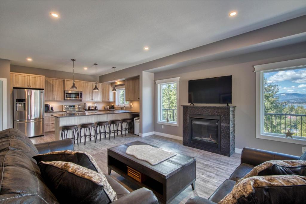 Semi-Lakefront Luxury Retreat In Blind Bay, Bc Cottage photo 1