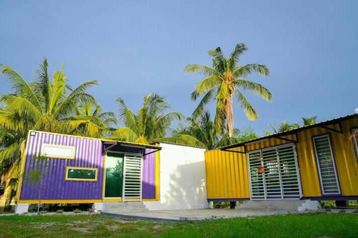 Yellow Cube at Lumut Cube Homestay Kontena photo 1